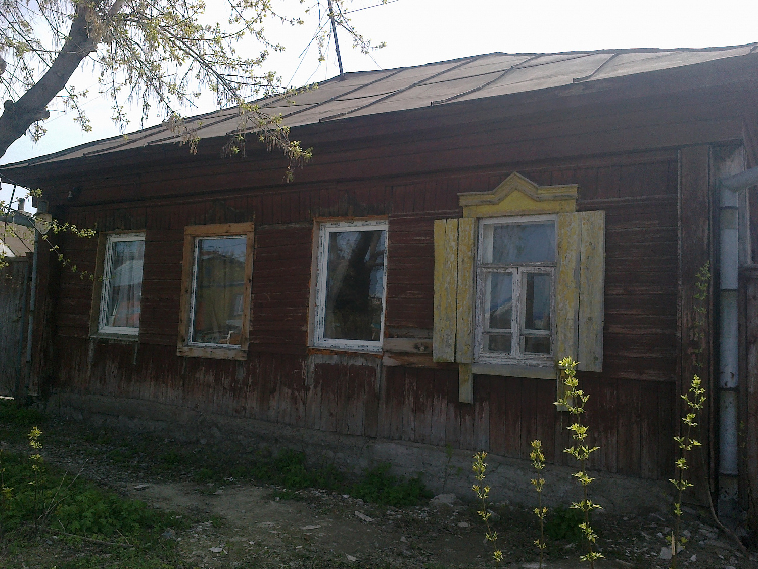 Облицовка дома сайдингом блок хаус (декоративный цвет под дерево)